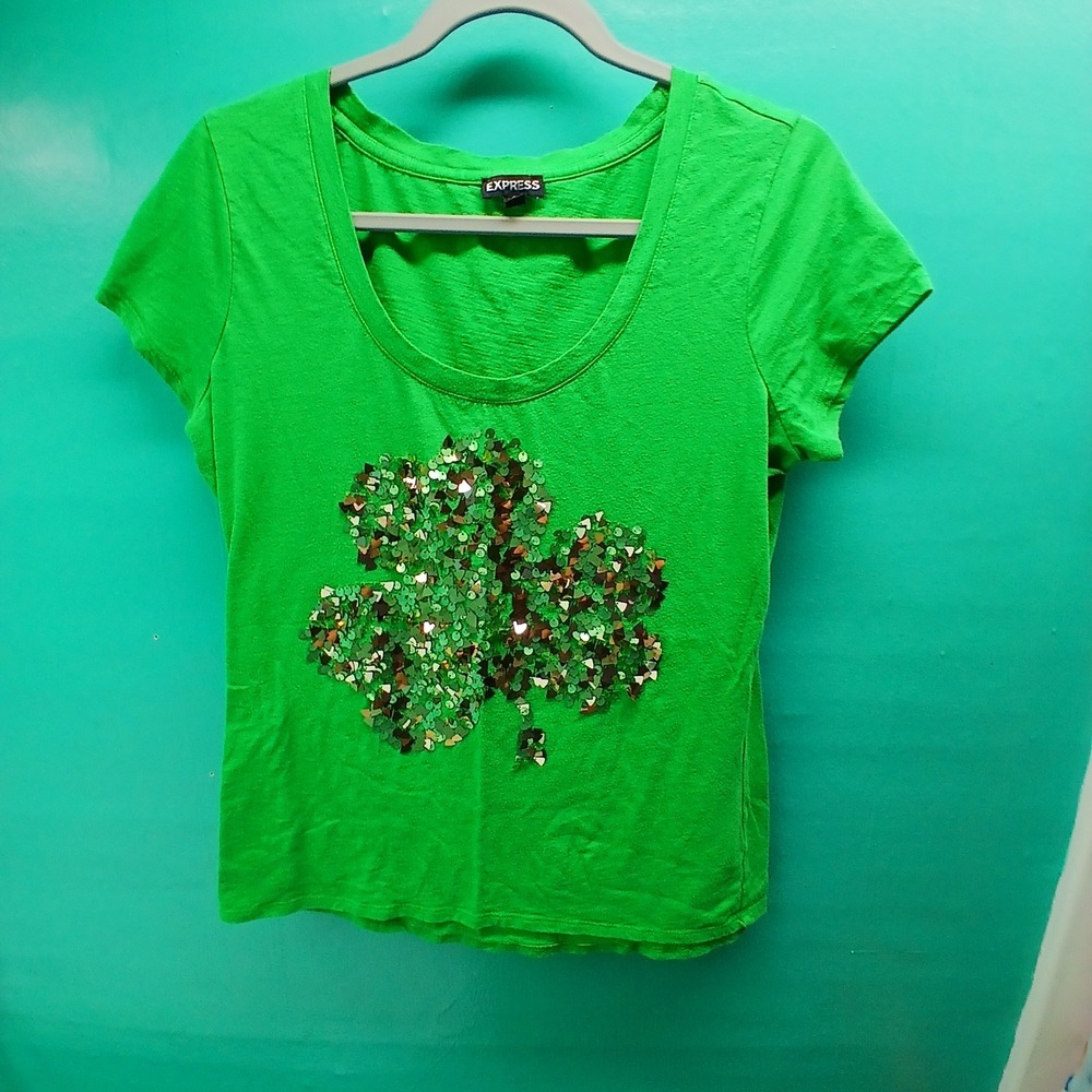 Express Shamrock Sequin T-Shirt Medium Green St Patricks Day Lucky Sparkle Tee